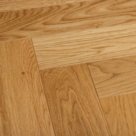 OAK HERRINGBONE VARNISHED